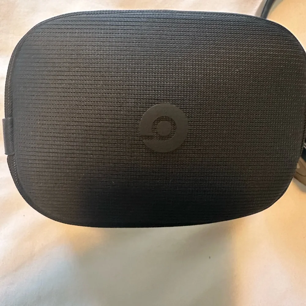 Beats Solo 4 Black Wireless Headphones - Picture 2 of 3